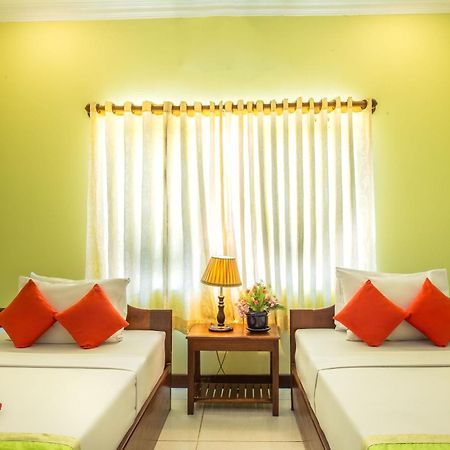 Side Walk Hotel Siem Reap Bagian luar foto