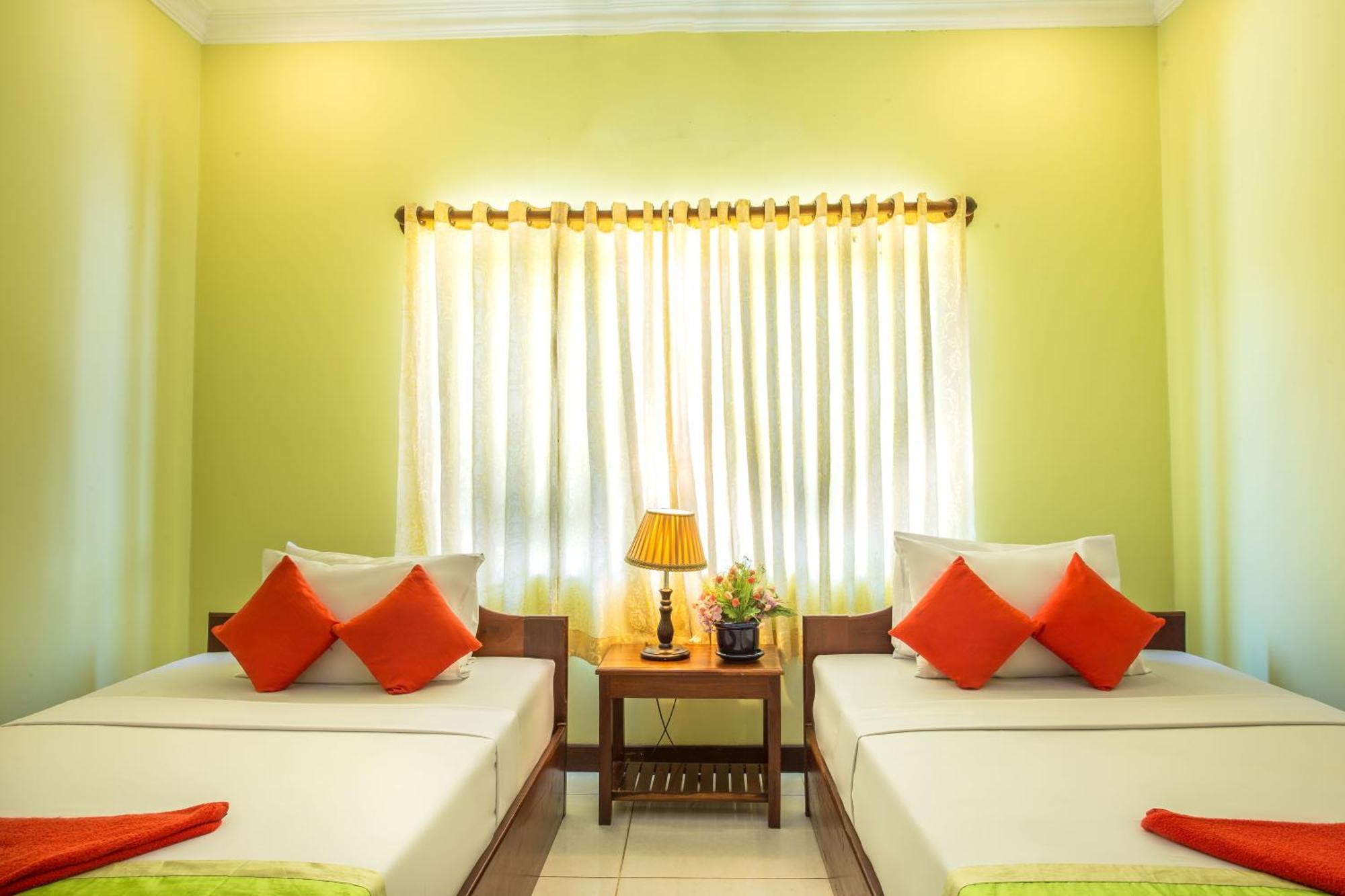 Side Walk Hotel Siem Reap Bagian luar foto