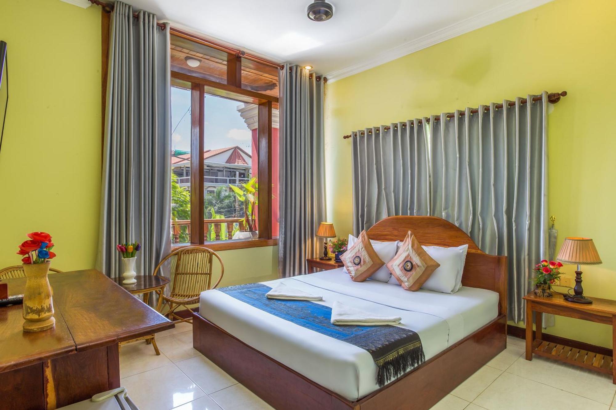 Side Walk Hotel Siem Reap Bagian luar foto