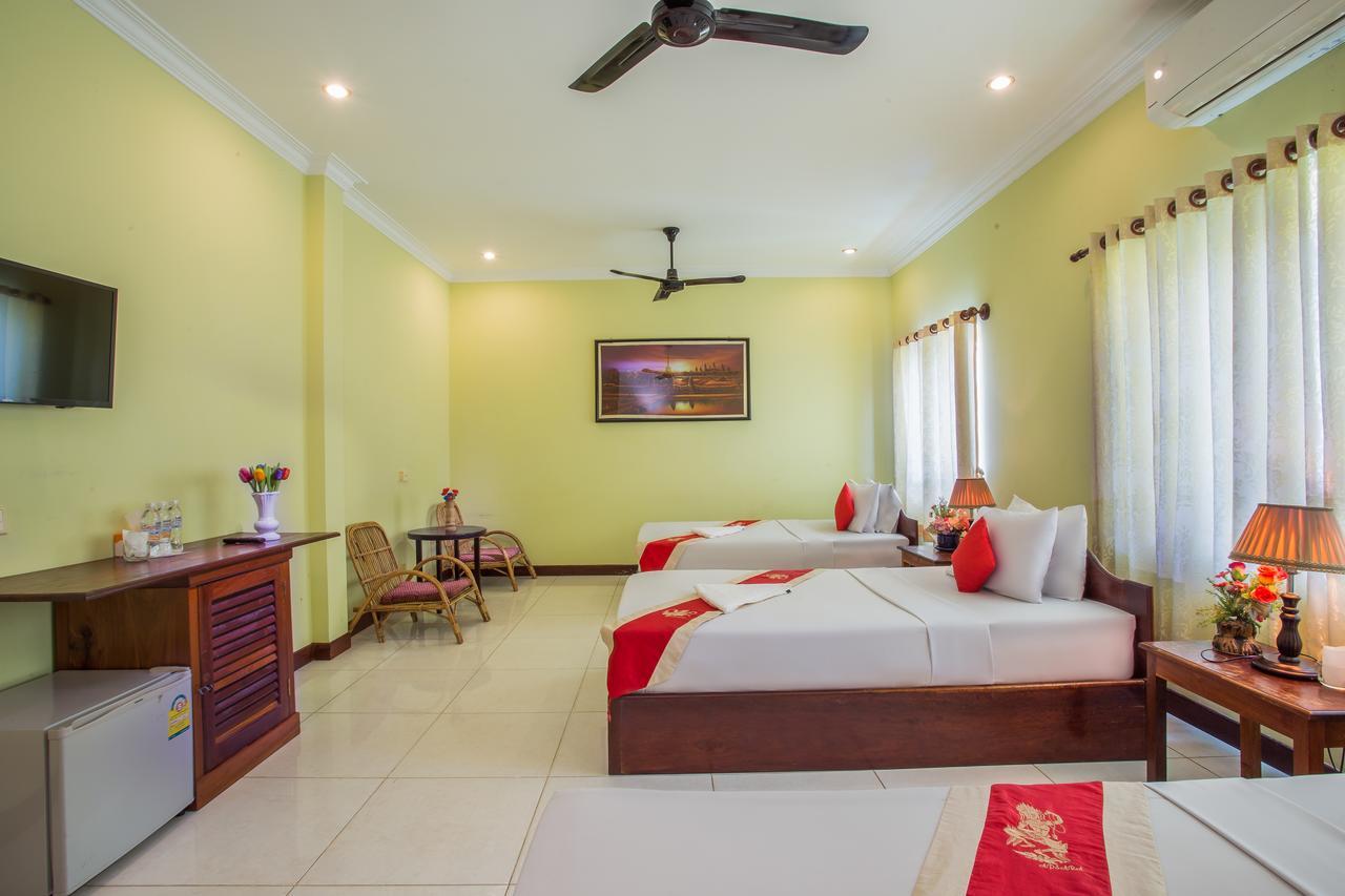 Side Walk Hotel Siem Reap Bagian luar foto