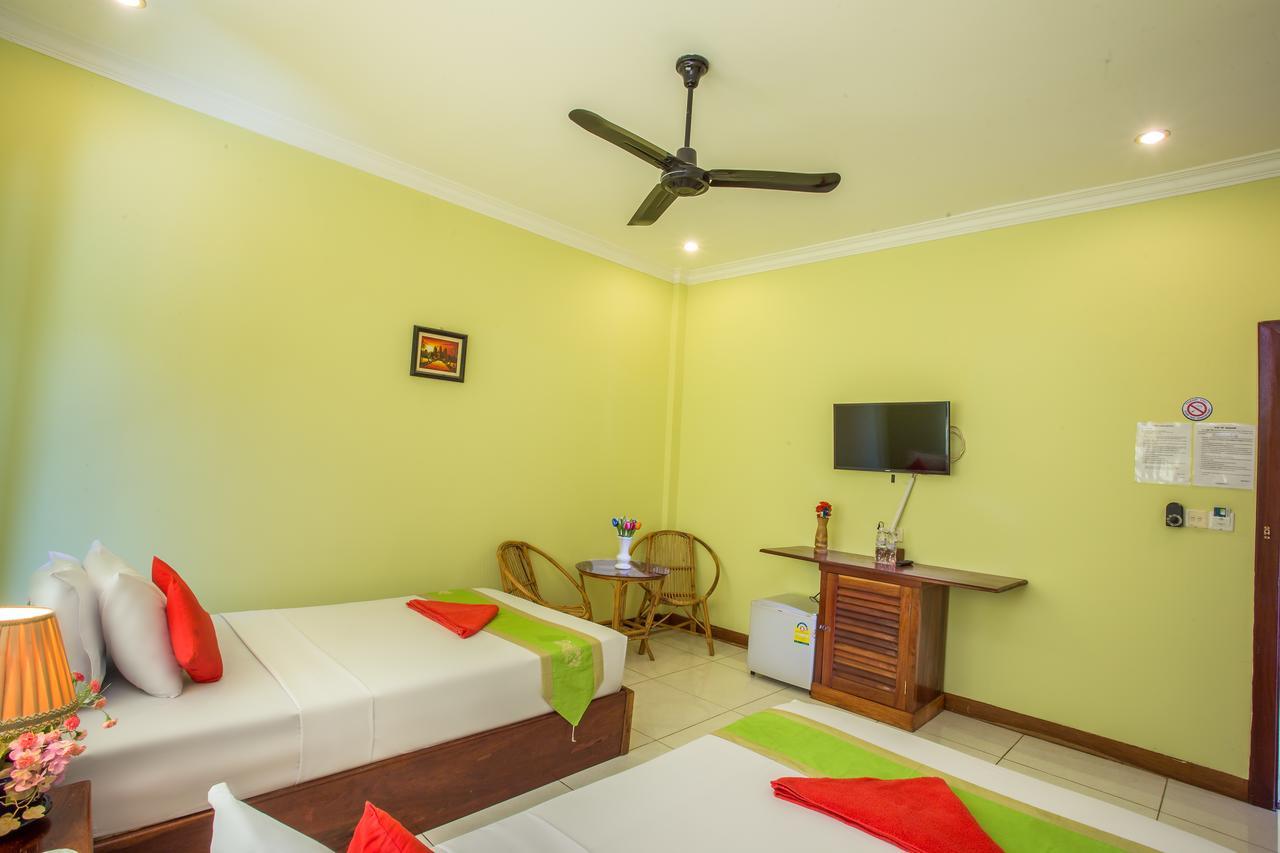 Side Walk Hotel Siem Reap Bagian luar foto