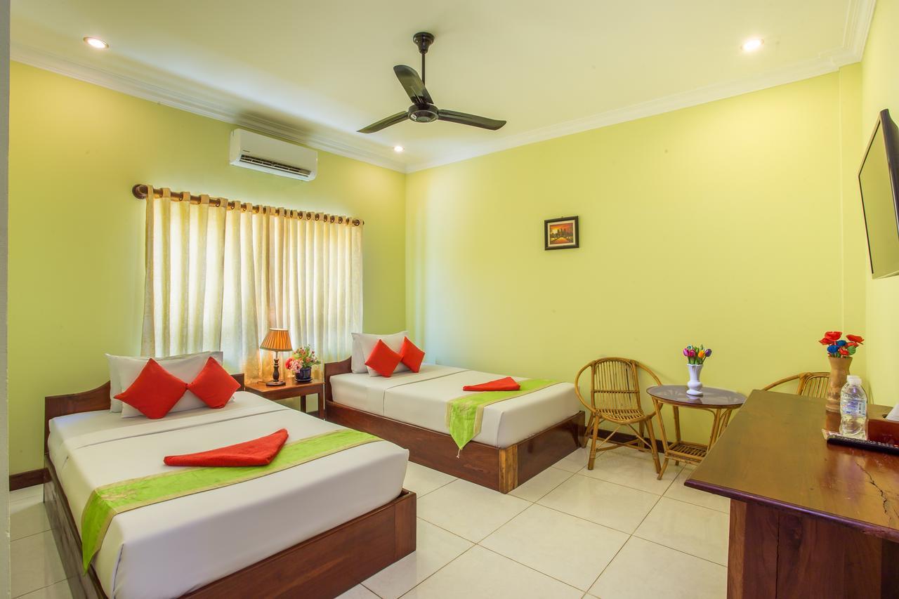 Side Walk Hotel Siem Reap Bagian luar foto