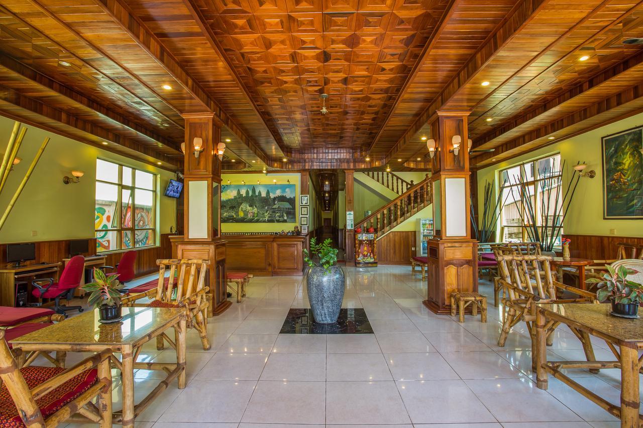 Side Walk Hotel Siem Reap Bagian luar foto
