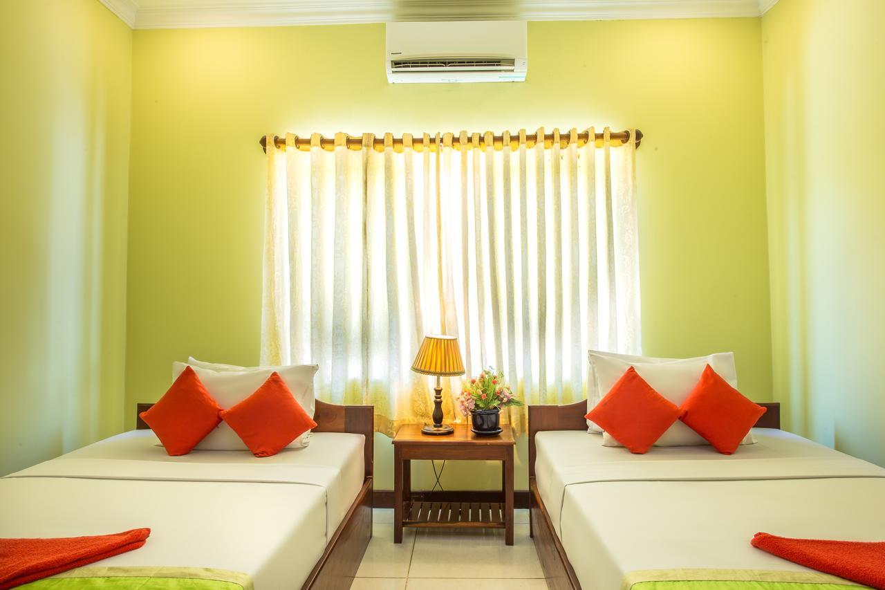 Side Walk Hotel Siem Reap Bagian luar foto