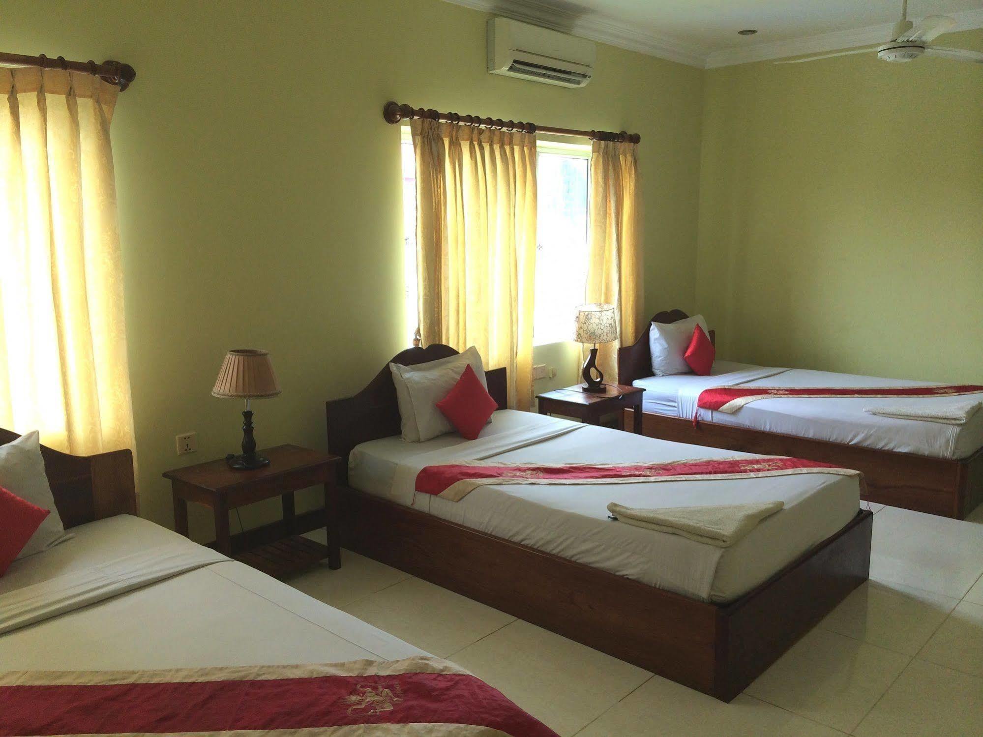 Side Walk Hotel Siem Reap Bagian luar foto