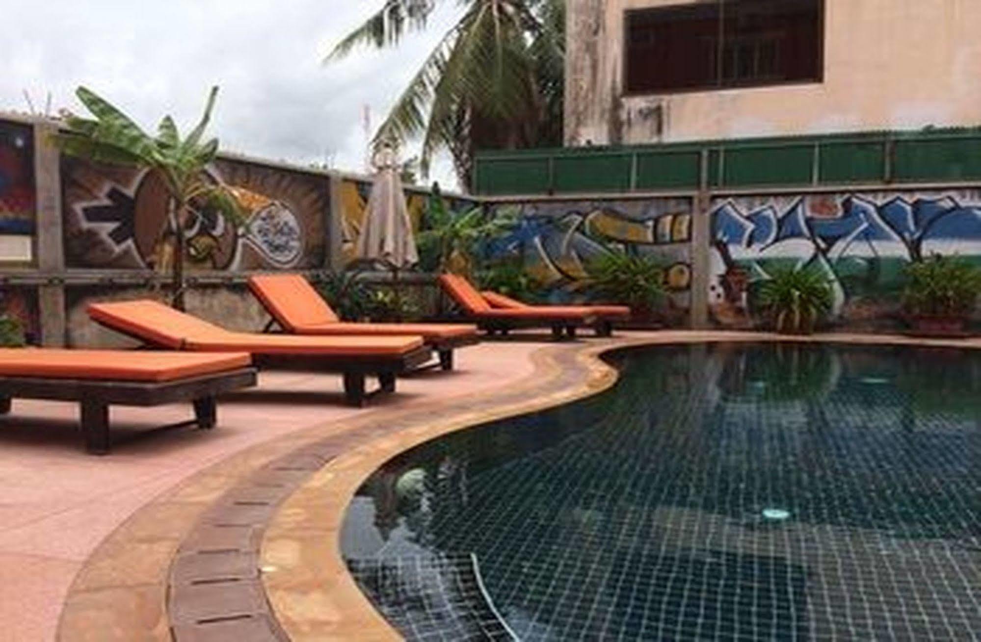 Side Walk Hotel Siem Reap Bagian luar foto