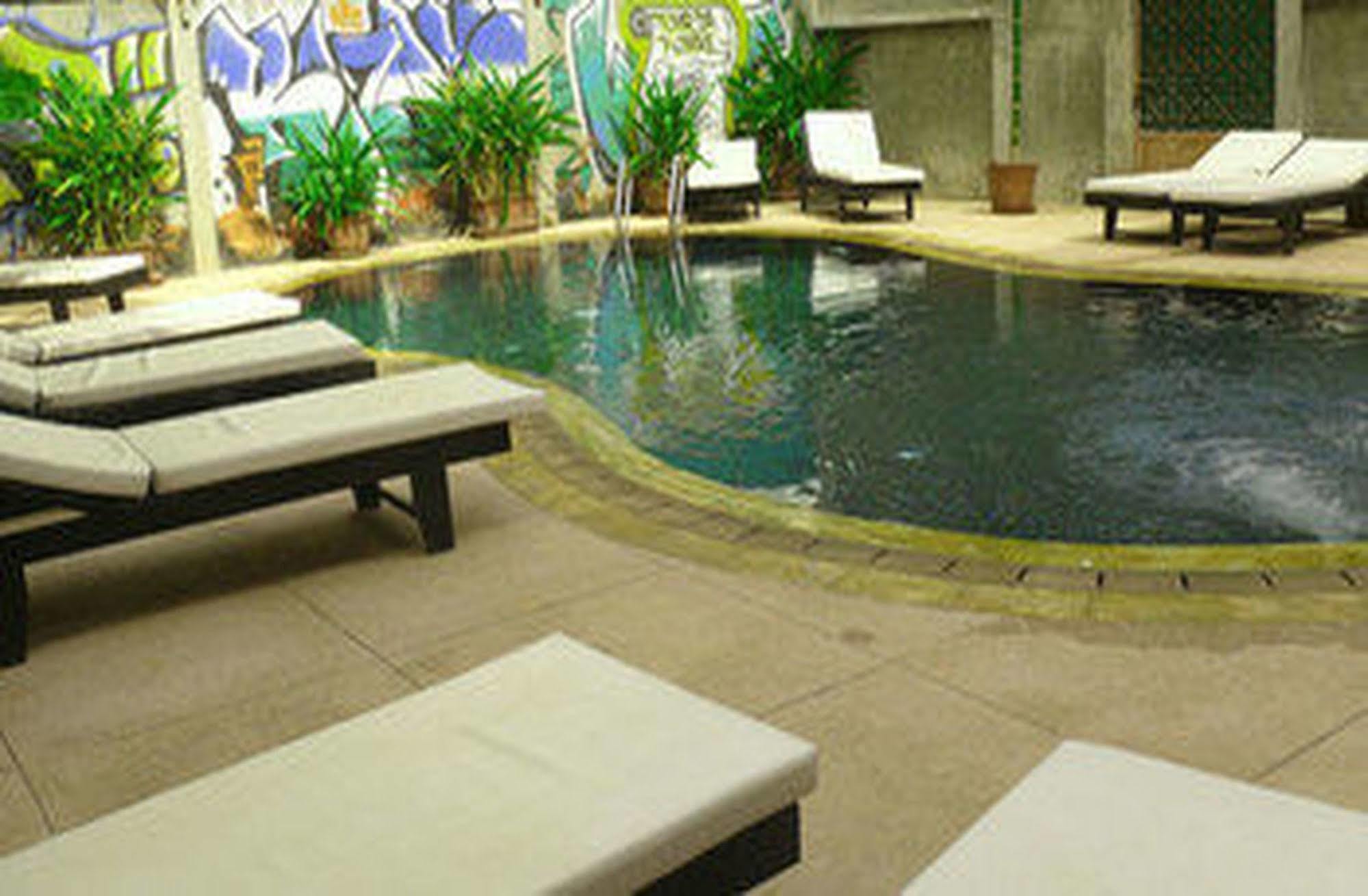 Side Walk Hotel Siem Reap Bagian luar foto
